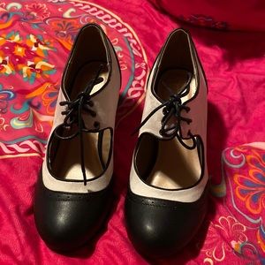 Black and Cream spectator Pumps